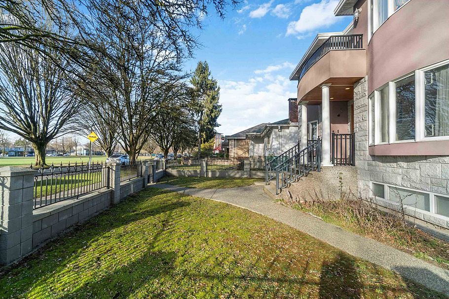 5396 Rhodes Street Vancouver, BC - 31