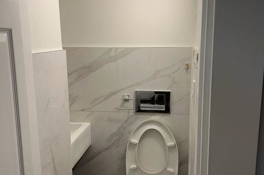 3161 E 15th Avenue Vancouver, BC - 2