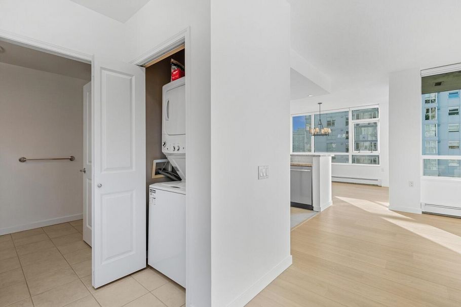 801 120 W 16th Street North Vancouver, BC - 10