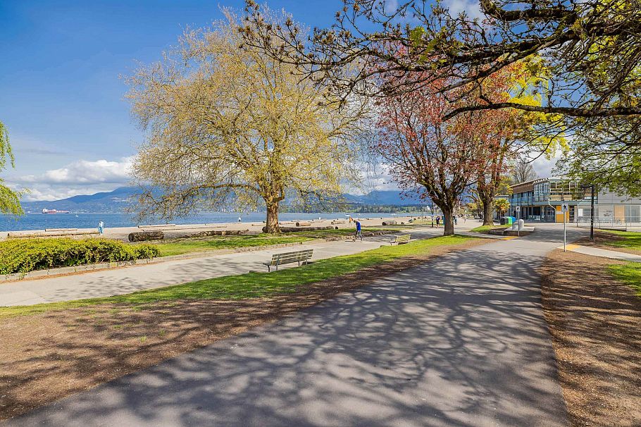 207 1424 Walnut Street Vancouver, BC - 26