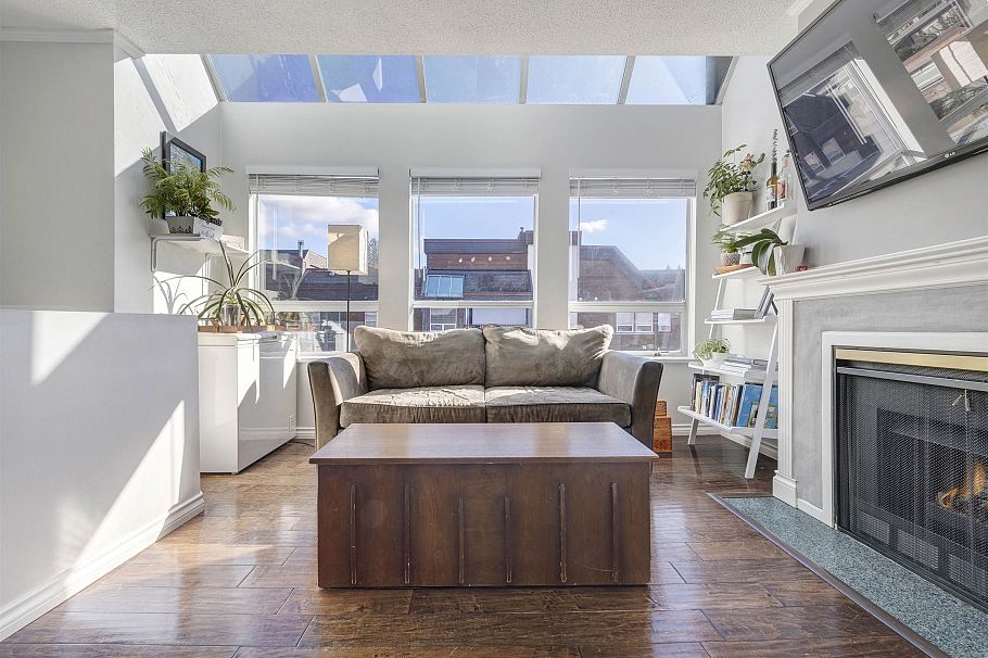 309 3721 Delbrook Avenue North Vancouver, BC - 1