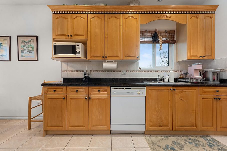 2423 E 4th Avenue Vancouver, BC - 12