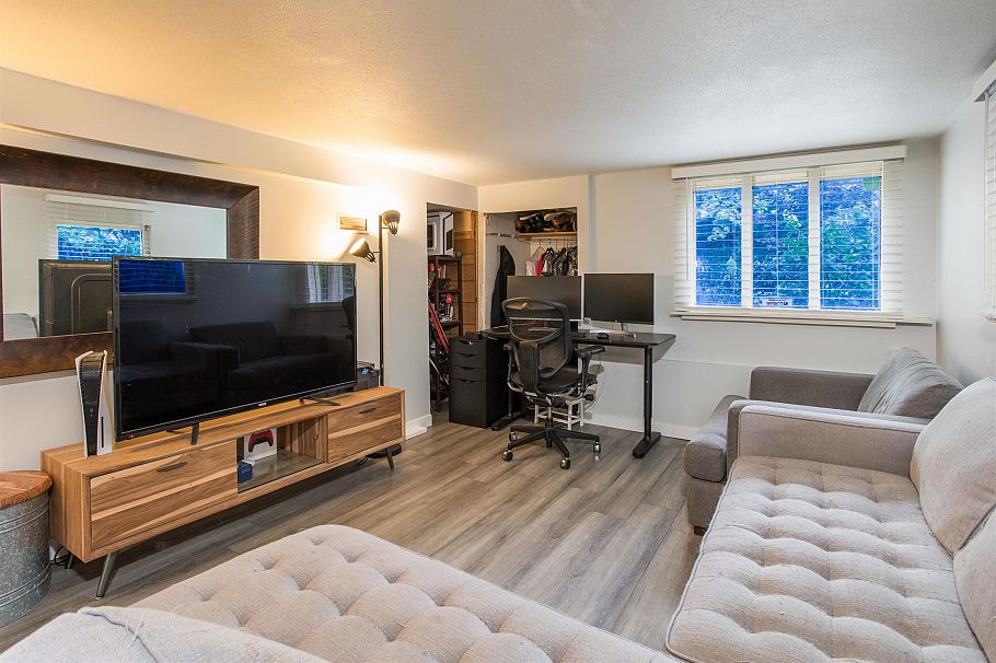 3566 W 11th Avenue Vancouver, BC - 23