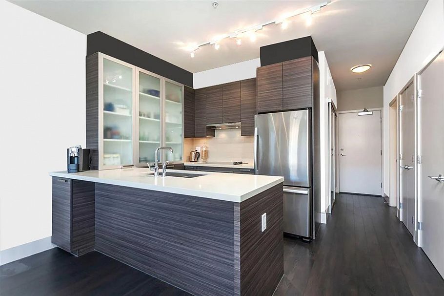 219 3606 Aldercrest Drive North Vancouver, BC - 2