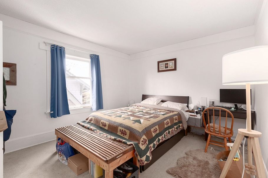 2483 W 6th Avenue Vancouver, BC - 12