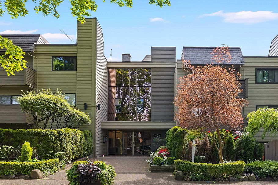 207 1424 Walnut Street Vancouver, BC - 1