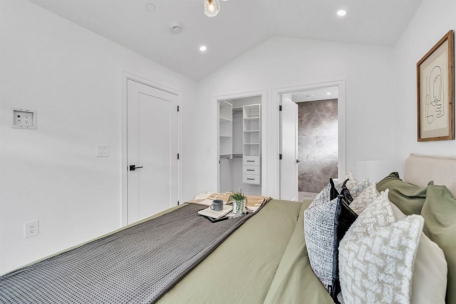 2153 E 20th Avenue Vancouver, BC - 16