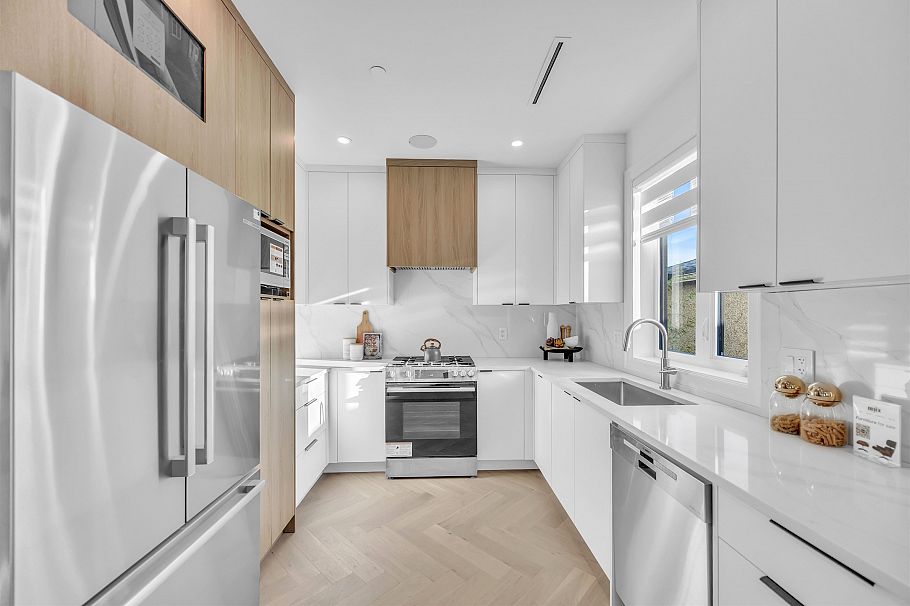 2153 E 20th Avenue Vancouver, BC - 8