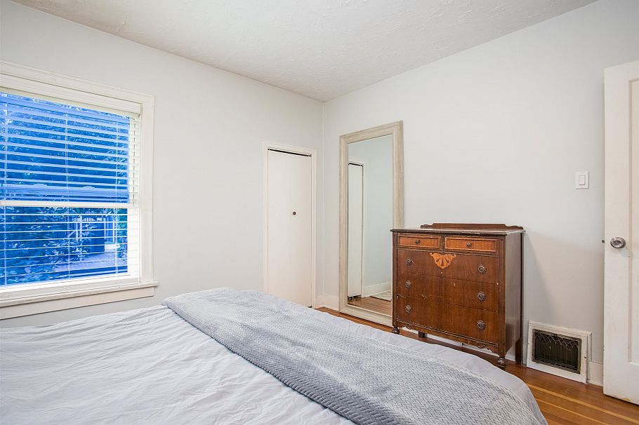 3566 W 11th Avenue Vancouver, BC - 13