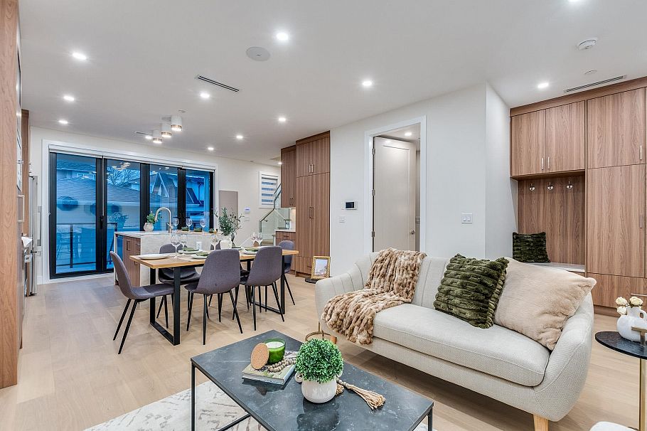 1 2945 E 44th Avenue Vancouver, BC - 5