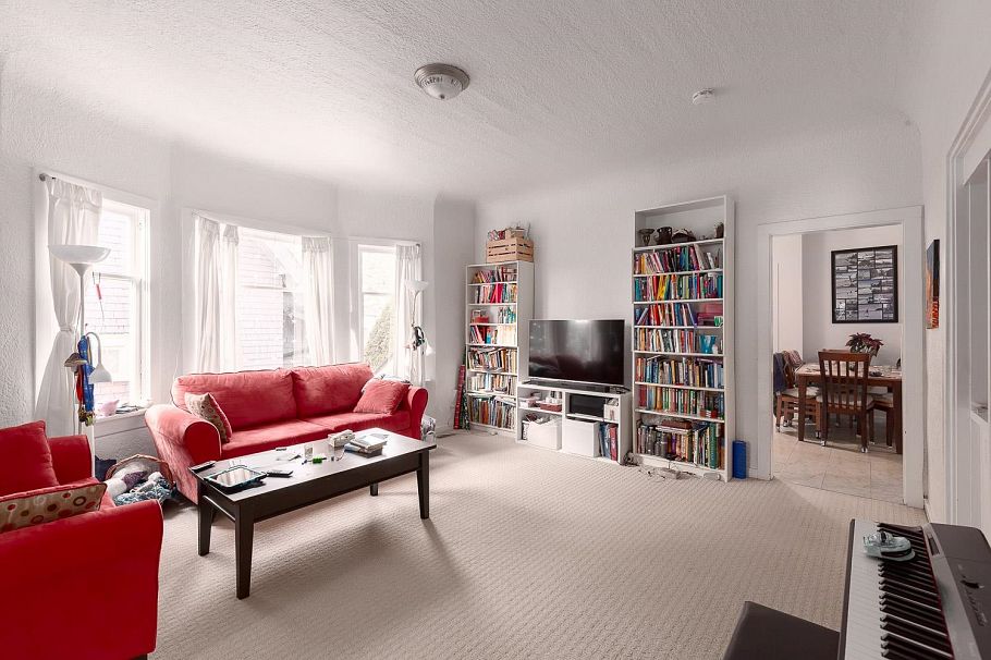 2483 W 6th Avenue Vancouver, BC - 3