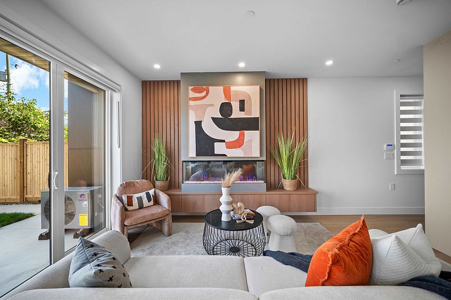 1 3563 E 25th Avenue Vancouver, BC - 3