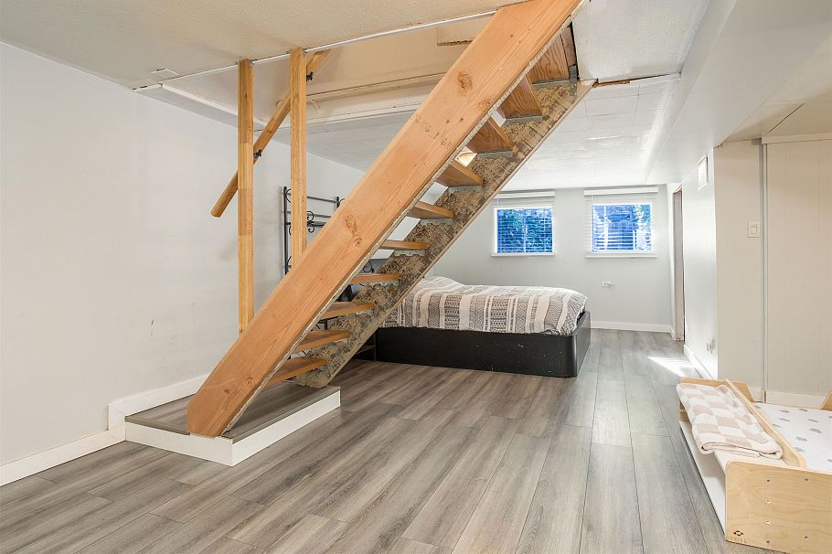 3566 W 11th Avenue Vancouver, BC - 26