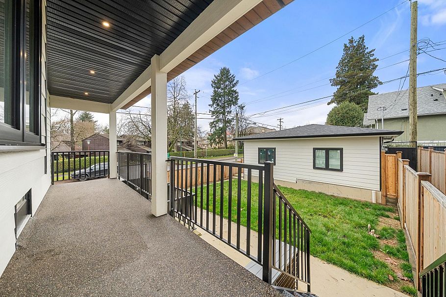 3483 Adanac Street Vancouver, BC - 35