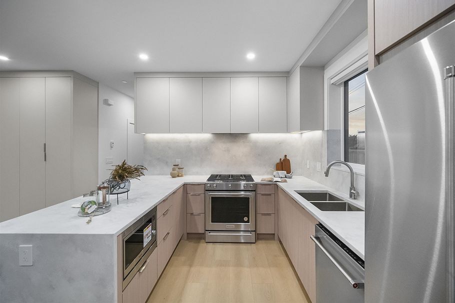 2 3623 Triumph Street Vancouver, BC - 9