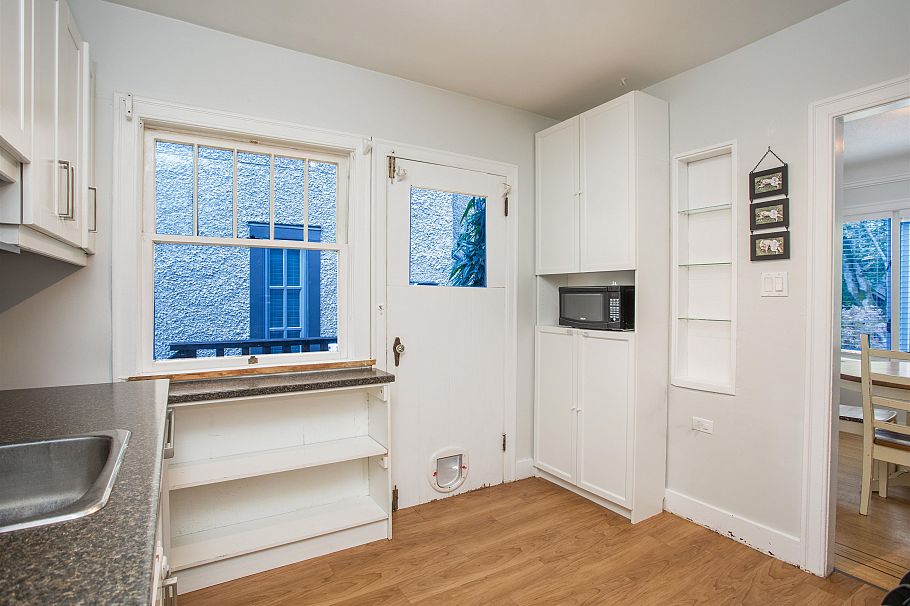 3566 W 11th Avenue Vancouver, BC - 7