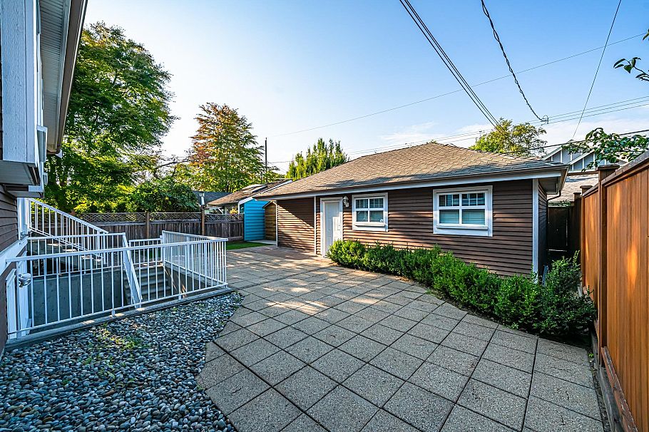 3941 W 19th Avenue Vancouver, BC - 33