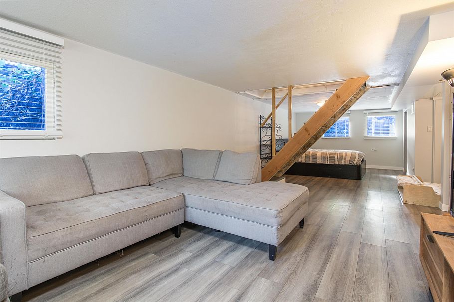 3566 W 11th Avenue Vancouver, BC - 24