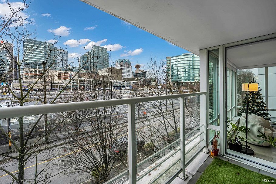 309 161 W Georgia Street Vancouver, BC - 23