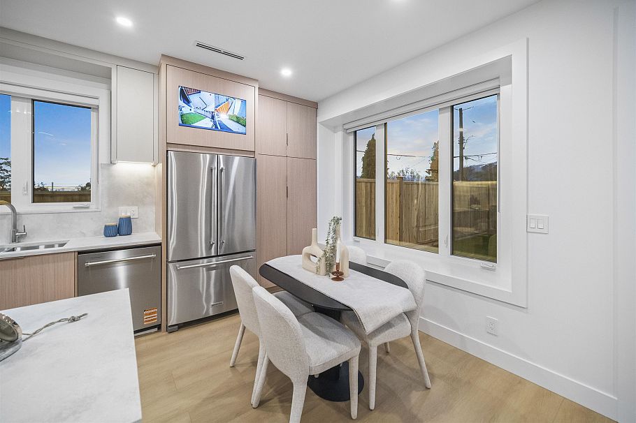 2 3623 Triumph Street Vancouver, BC - 7