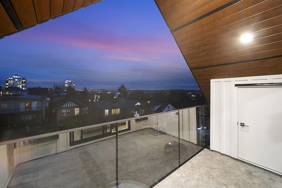 1 3623 Triumph Street Vancouver, BC - 24