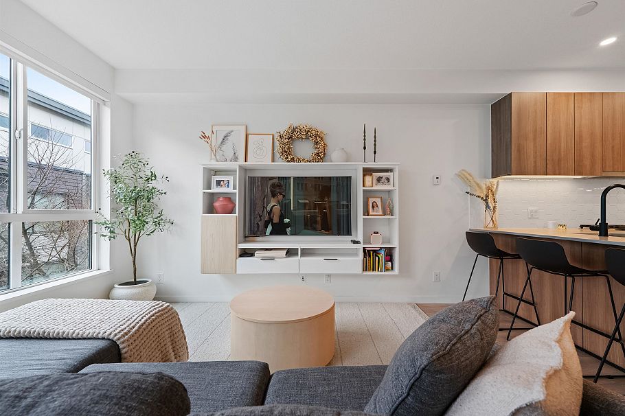 7 533 E 3rd Street North Vancouver, BC - 1