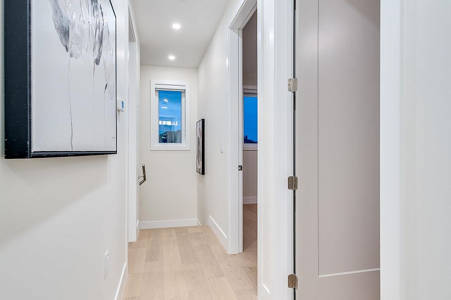 1 2943 E 44th Avenue Vancouver, BC - 15