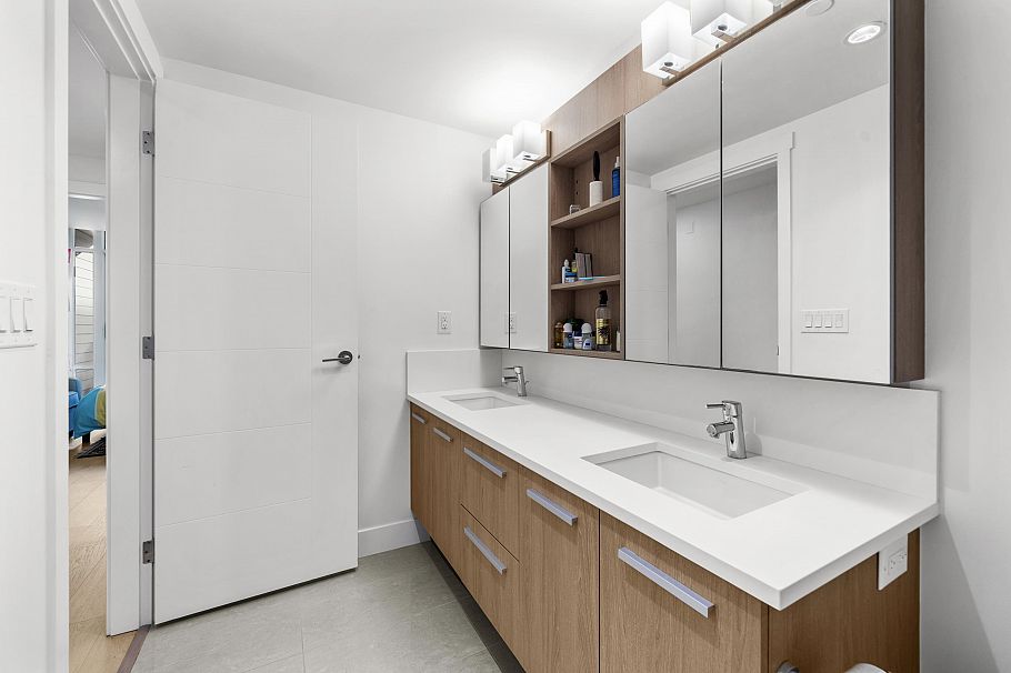 2779 Library Lane North Vancouver, BC - 24