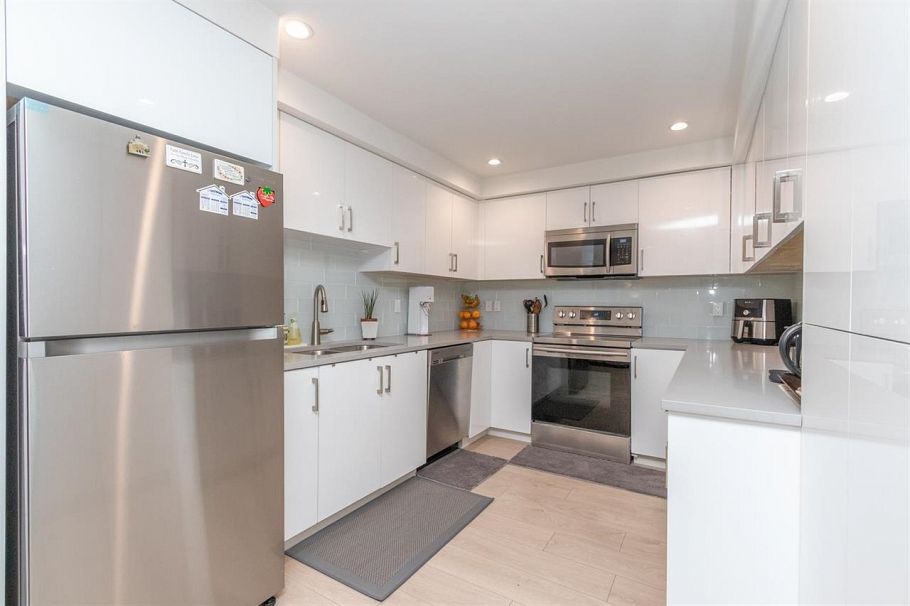 440 W Queens Road North Vancouver, BC - 38