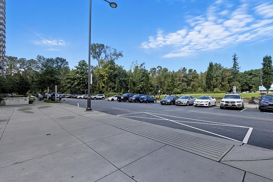 602 1401 Hunter Street North Vancouver, BC - 27