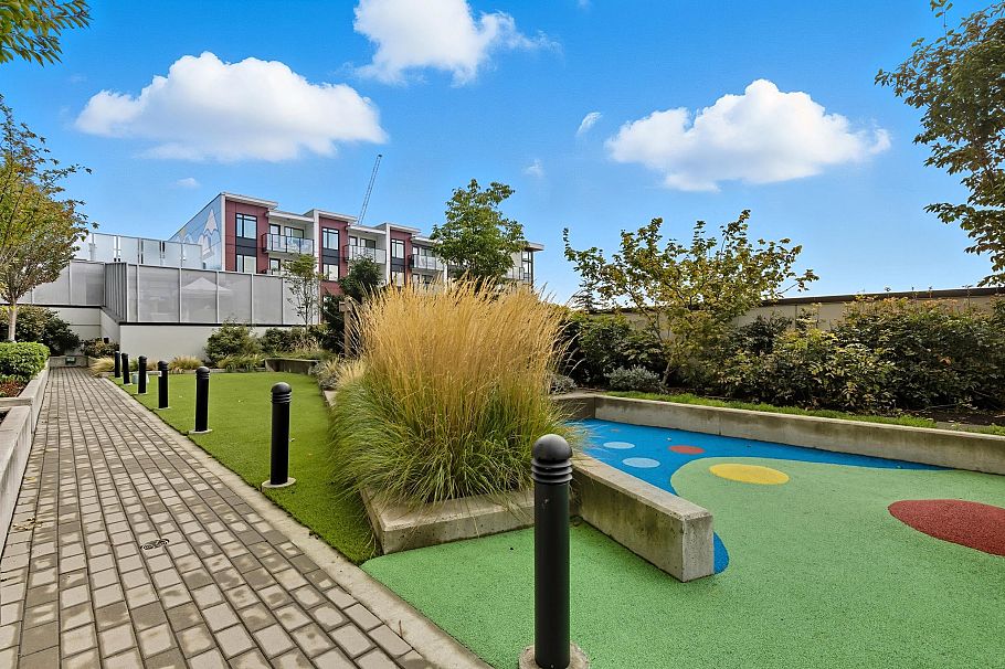 602 1401 Hunter Street North Vancouver, BC - 23