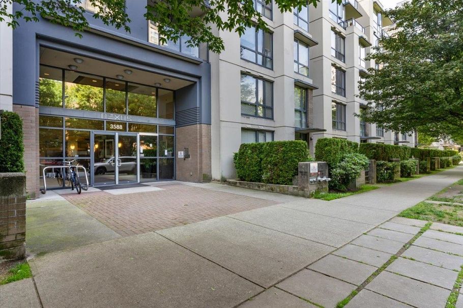 303 3588 Crowley Drive Vancouver, BC - 24