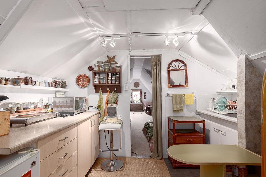 2483 W 6th Avenue Vancouver, BC - 25