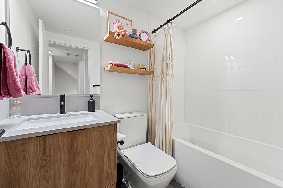 7 533 E 3rd Street North Vancouver, BC - 27