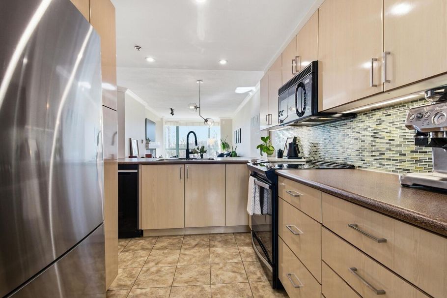 403 212 Lonsdale Avenue North Vancouver, BC - 4