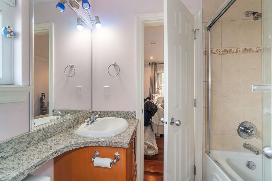 5396 Rhodes Street Vancouver, BC - 25