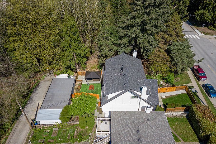 1955 Chesterfield Avenue North Vancouver, BC - 28