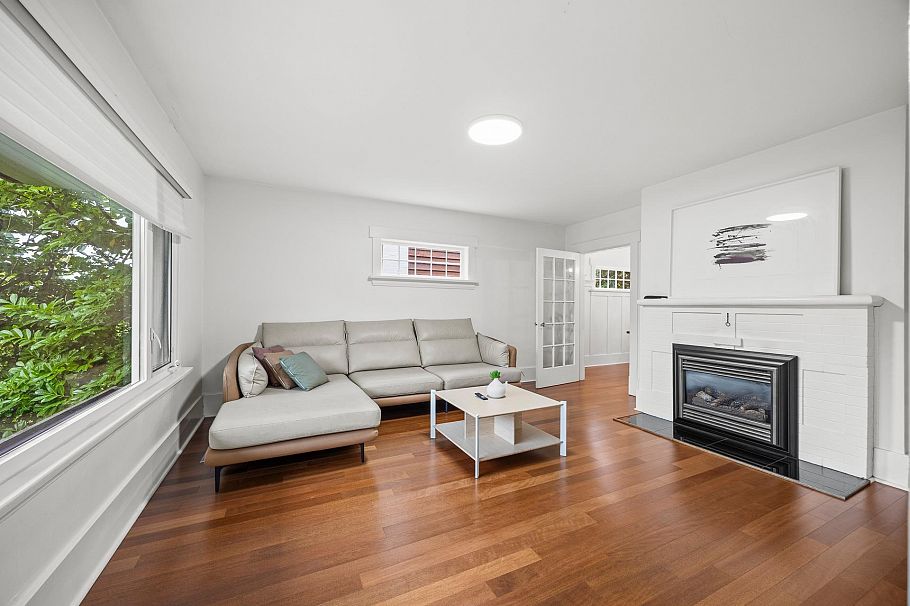 3276 W 21st Avenue Vancouver, BC - 3