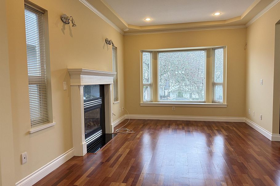 3076 E 27th Avenue Vancouver, BC - 4