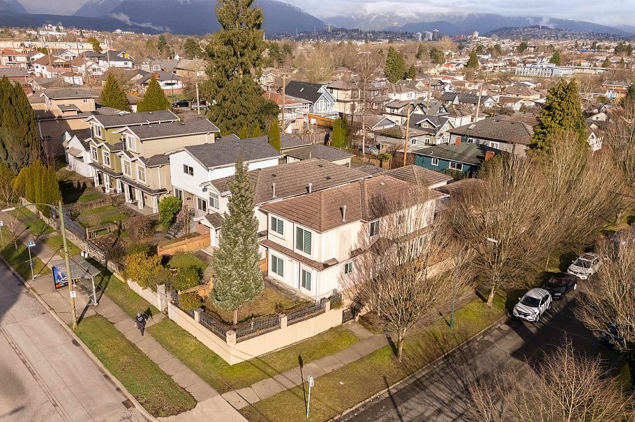 2423 E 4th Avenue Vancouver, BC - 2