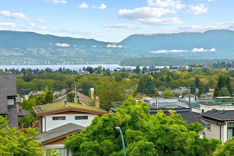 3276 W 21st Avenue Vancouver, BC - 1