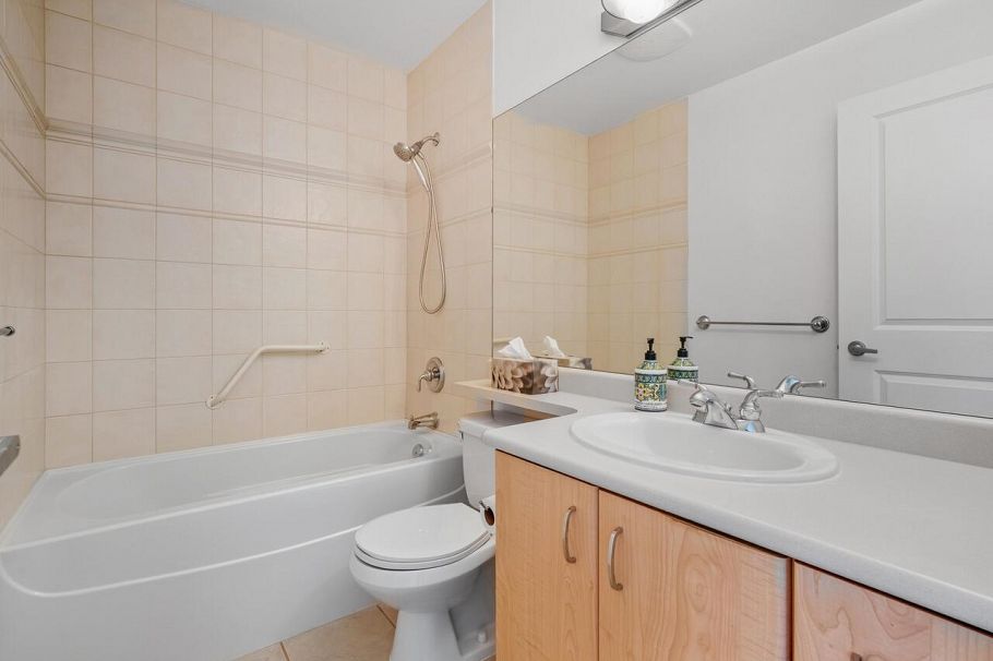 801 120 W 16th Street North Vancouver, BC - 8