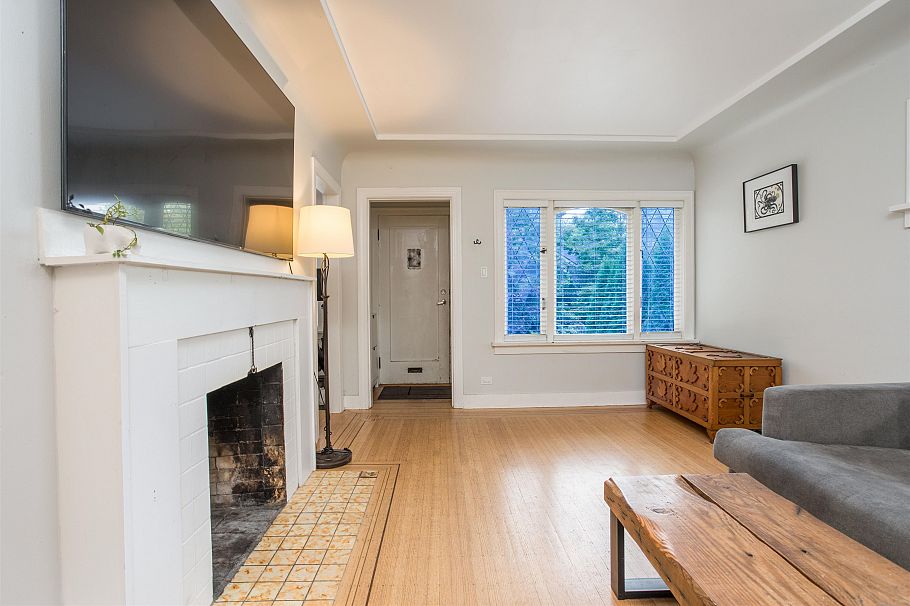 3566 W 11th Avenue Vancouver, BC - 2