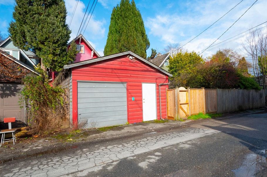 2912-14 W 3rd Avenue Vancouver, BC - 35