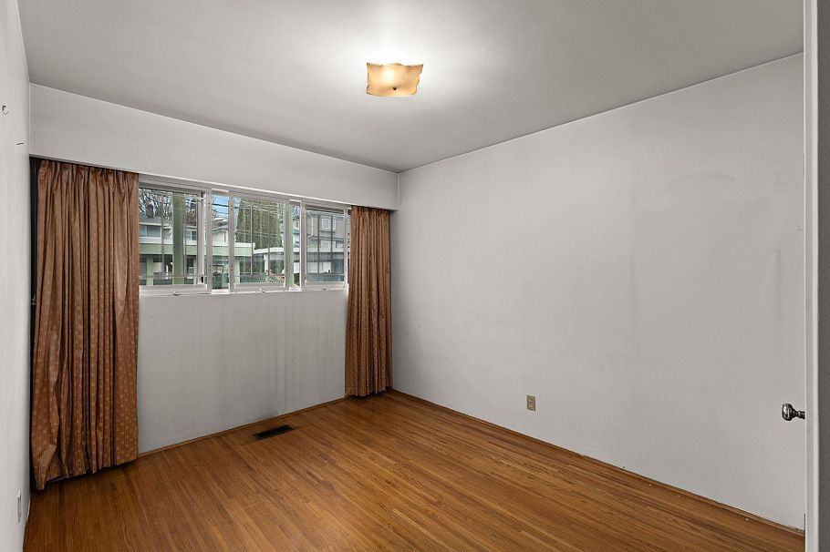 191 W 60th Avenue Vancouver, BC - 16