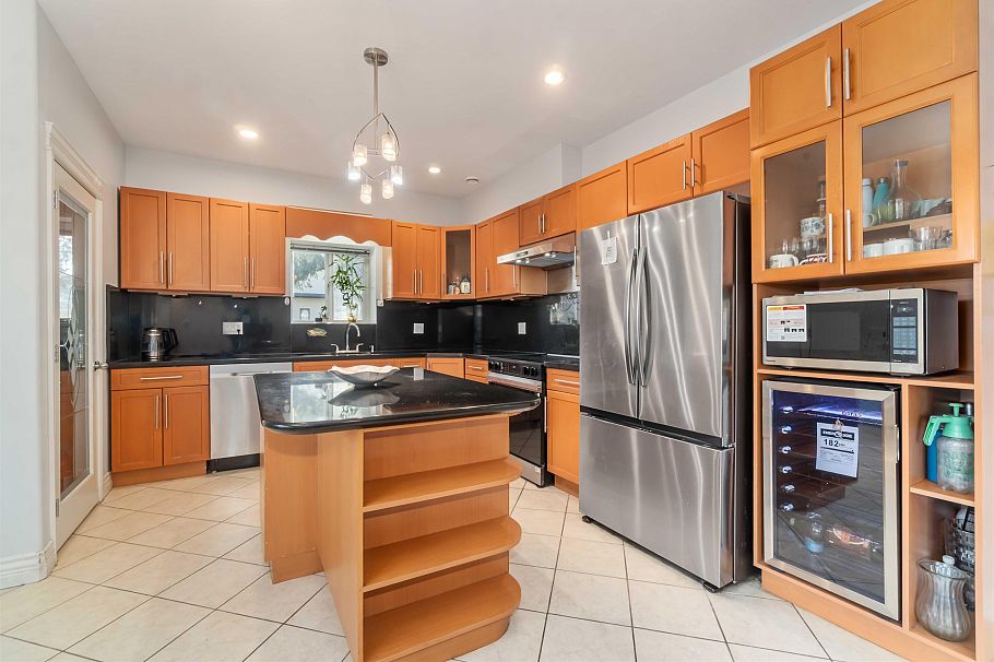 5396 Rhodes Street Vancouver, BC - 12