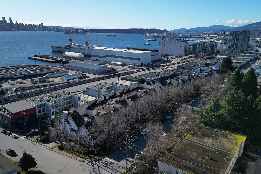 409 365 E 1st Street North Vancouver, BC - 19