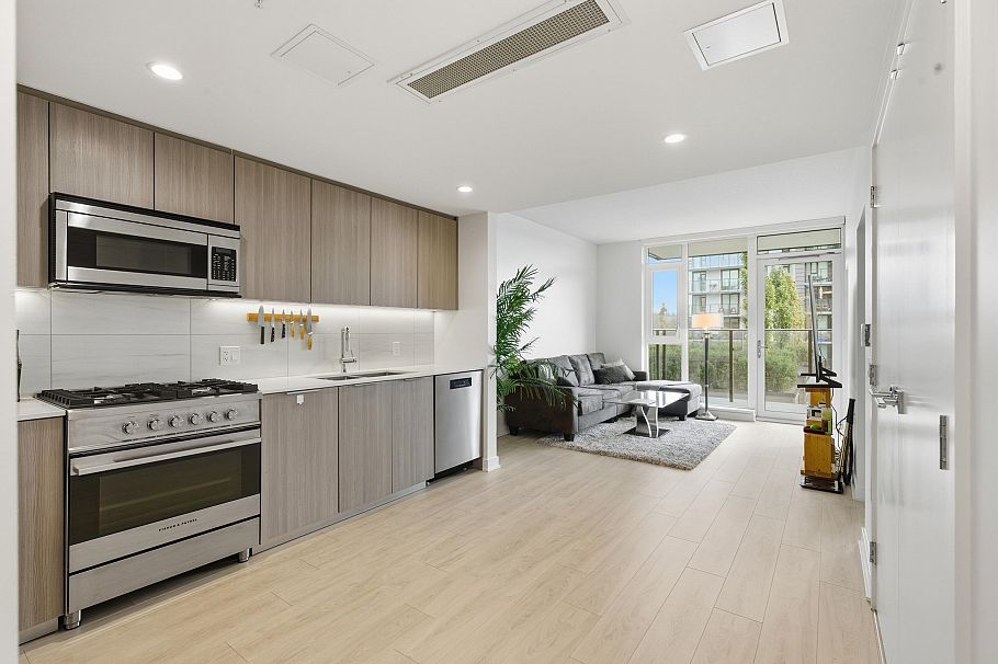 602 1401 Hunter Street North Vancouver, BC - 2