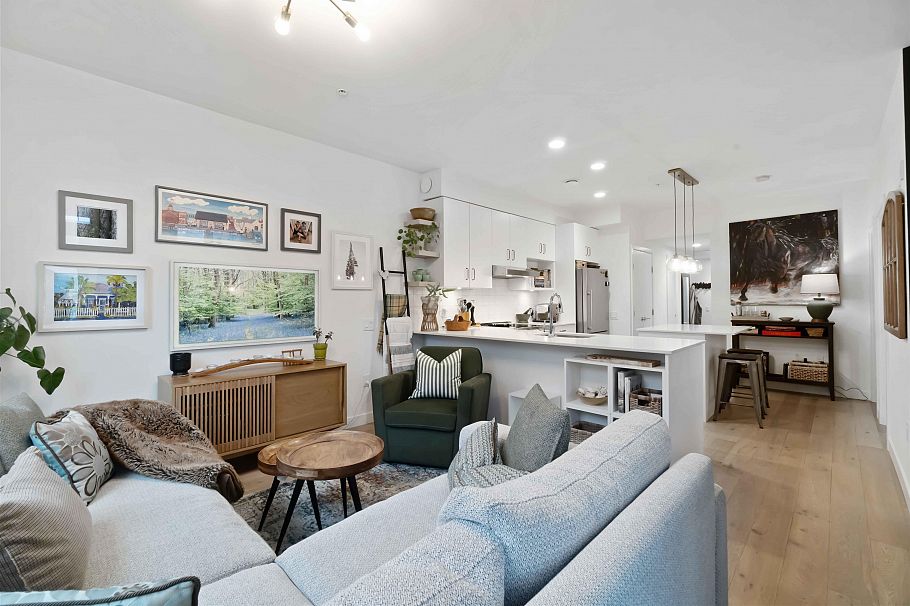 403 2137 Chesterfield Avenue North Vancouver, BC - 4