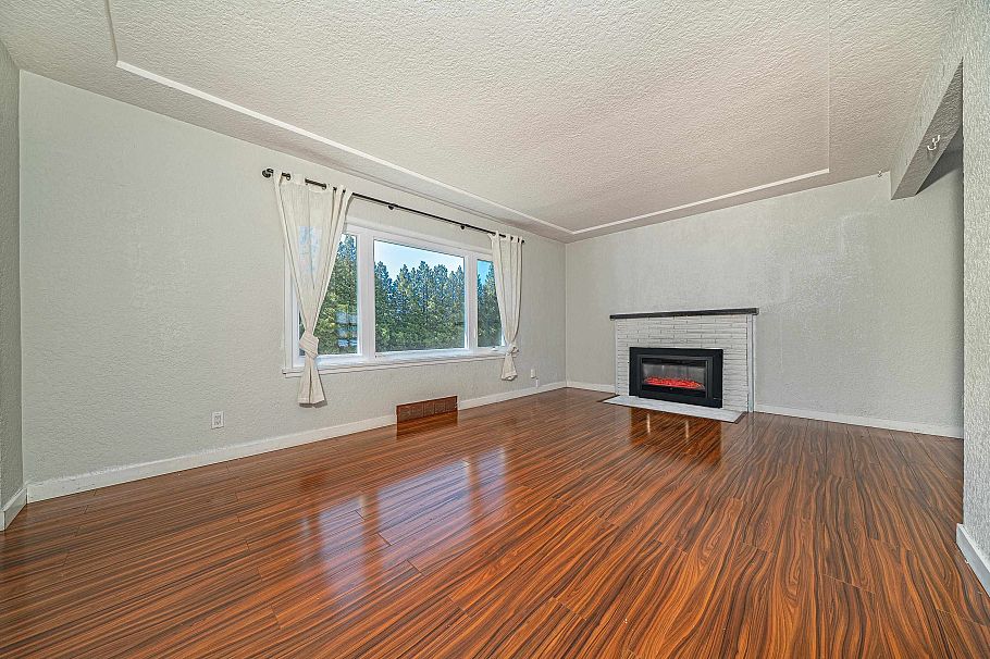 432 W 25th Street North Vancouver, BC - 29